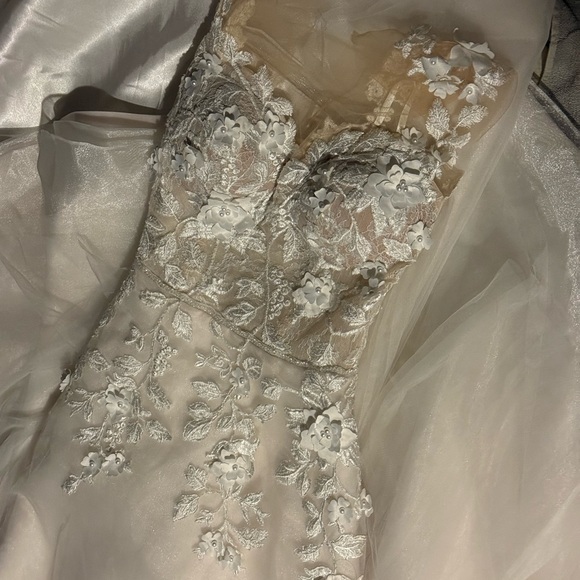 Adriana Madrid Dresses & Skirts - ADRIANA MADRID Frida Wedding Dress Size 10